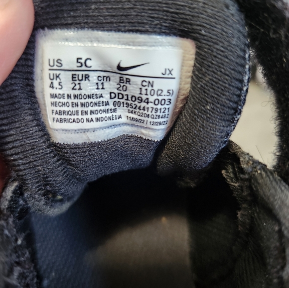 Nike Revolution toddler size 5c sneaker. Worn a few times but son outgrew - Picture 6 of 6